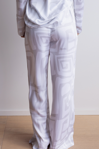 Comfortable, silky bamboo pyjama pants with a geometric print in white and grey.